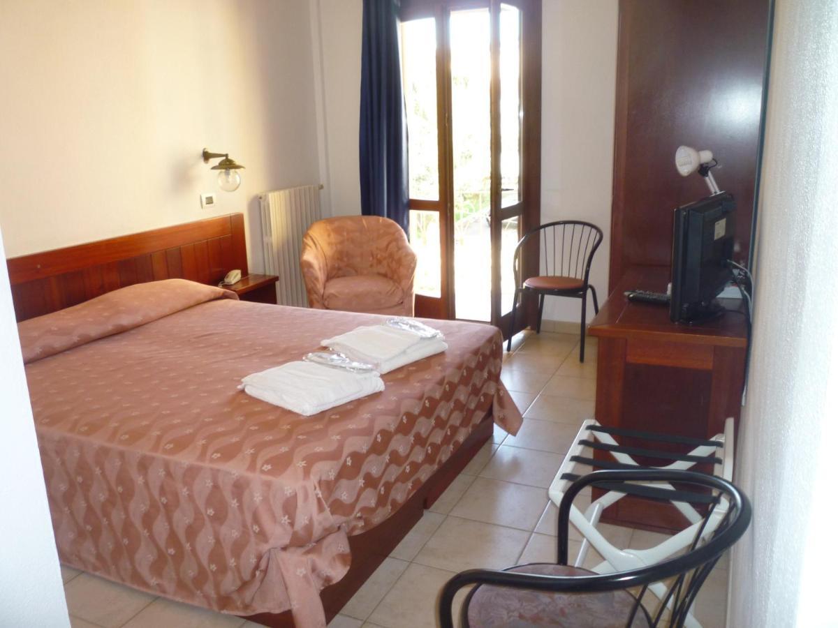 Hotel L'Ancora Santa Teresa Gallura Eksteriør bilde