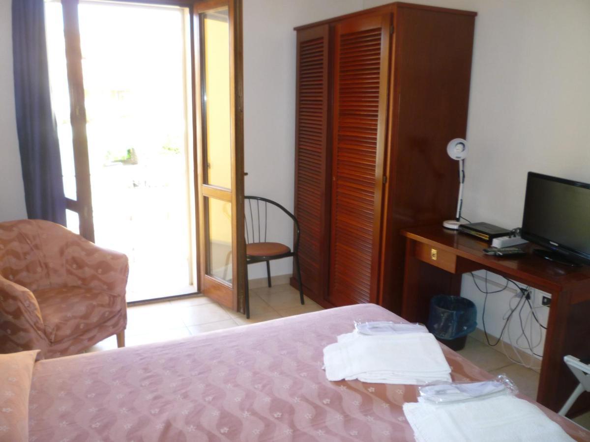Hotel L'Ancora Santa Teresa Gallura Eksteriør bilde