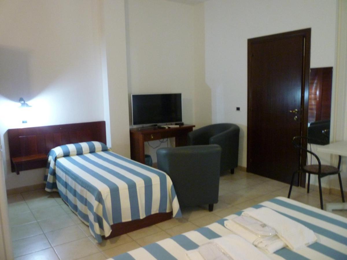 Hotel L'Ancora Santa Teresa Gallura Eksteriør bilde