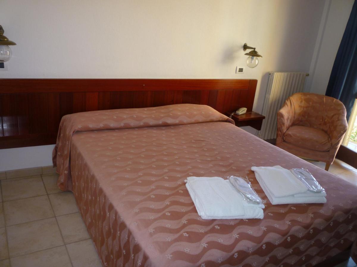 Hotel L'Ancora Santa Teresa Gallura Eksteriør bilde