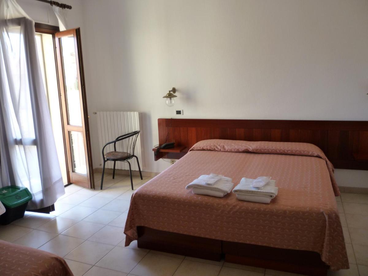 Hotel L'Ancora Santa Teresa Gallura Eksteriør bilde