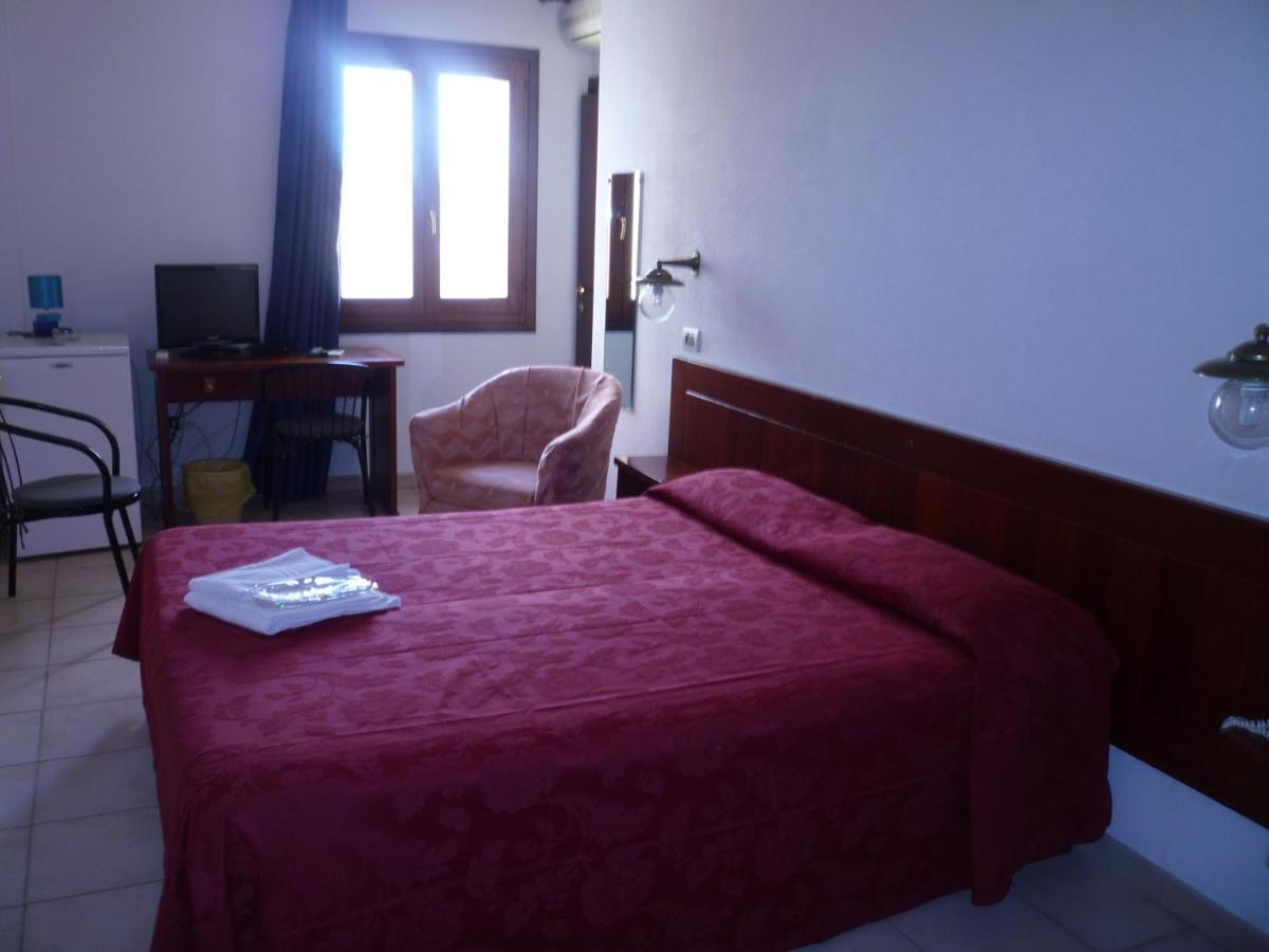 Hotel L'Ancora Santa Teresa Gallura Eksteriør bilde