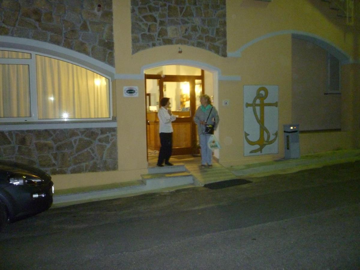 Hotel L'Ancora Santa Teresa Gallura Eksteriør bilde