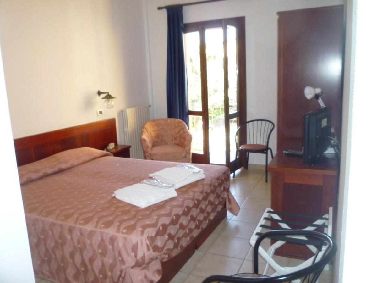 Hotel L'Ancora Santa Teresa Gallura Eksteriør bilde
