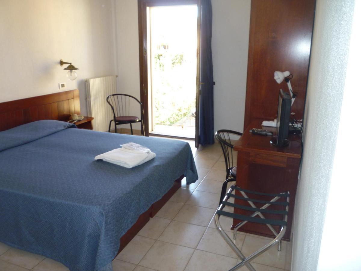 Hotel L'Ancora Santa Teresa Gallura Eksteriør bilde