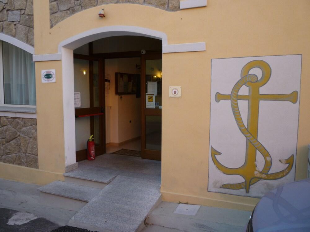Hotel L'Ancora Santa Teresa Gallura Eksteriør bilde