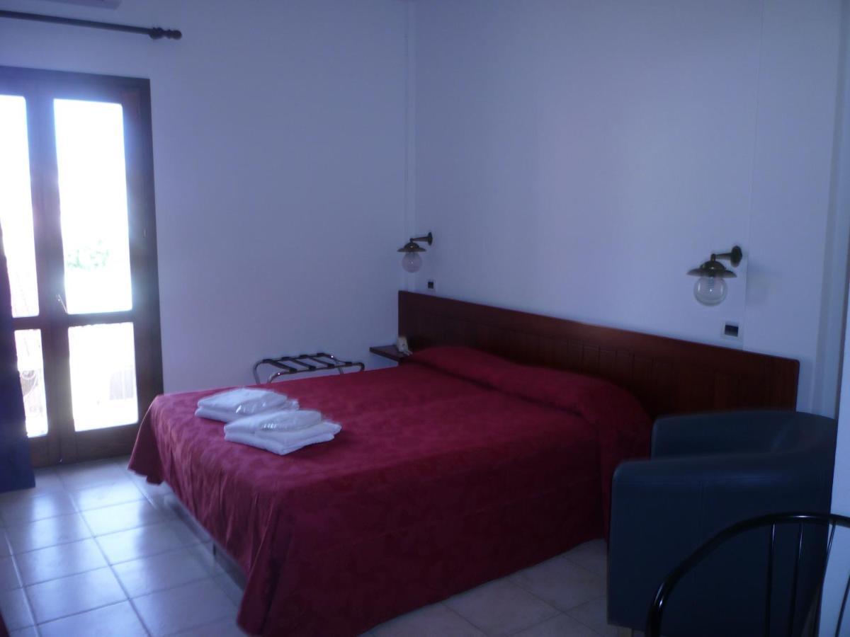 Hotel L'Ancora Santa Teresa Gallura Eksteriør bilde