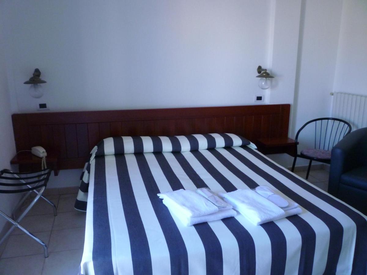 Hotel L'Ancora Santa Teresa Gallura Eksteriør bilde