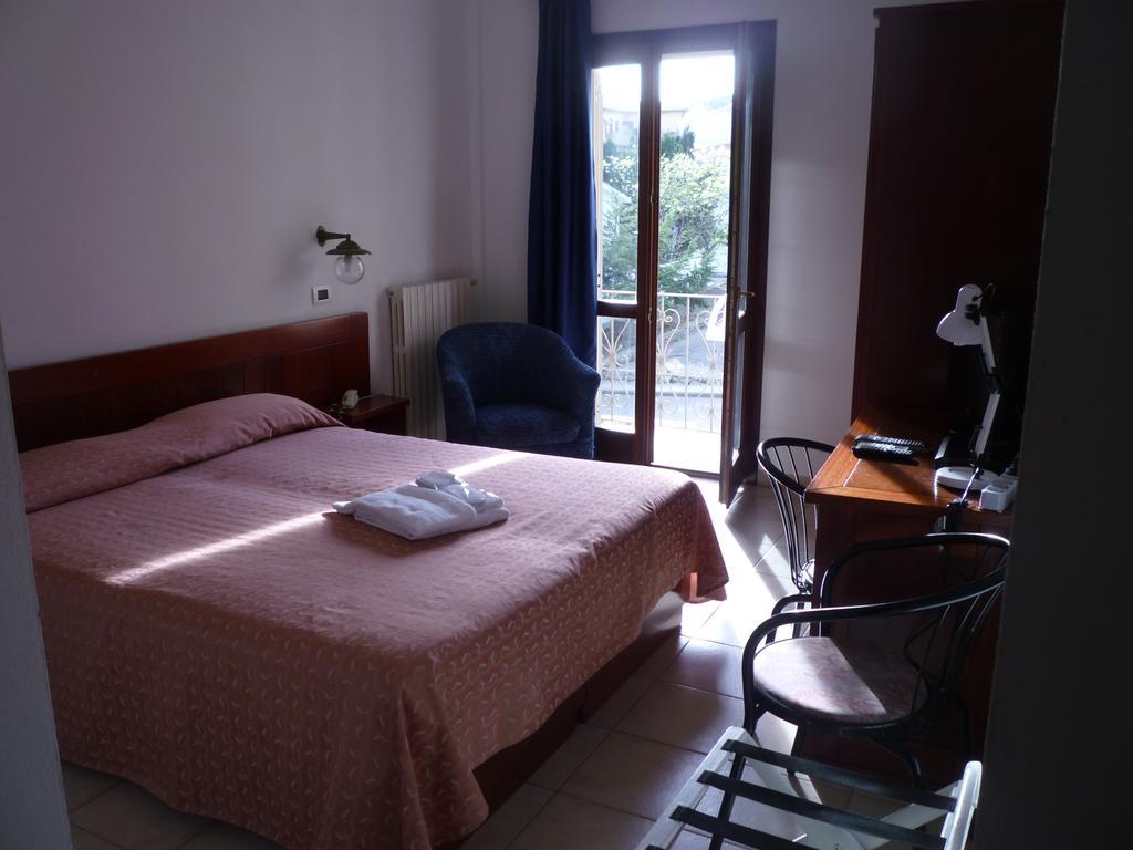 Hotel L'Ancora Santa Teresa Gallura Eksteriør bilde