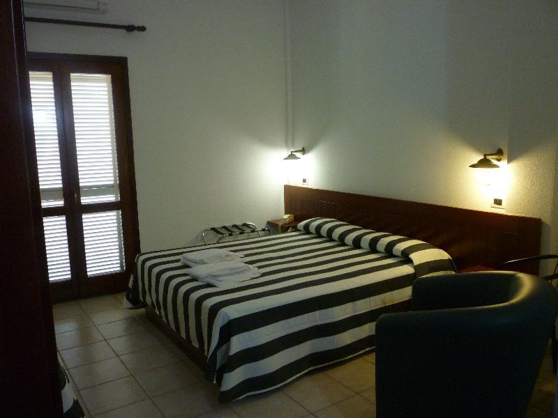 Hotel L'Ancora Santa Teresa Gallura Eksteriør bilde