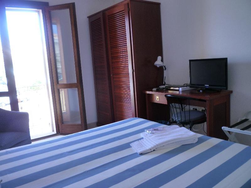 Hotel L'Ancora Santa Teresa Gallura Eksteriør bilde