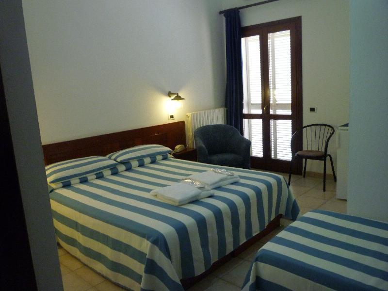 Hotel L'Ancora Santa Teresa Gallura Eksteriør bilde