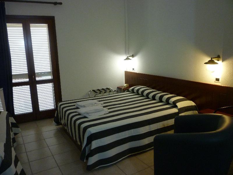 Hotel L'Ancora Santa Teresa Gallura Eksteriør bilde